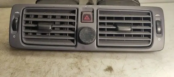 Volvo V50 Dash center air vent grill 30722777