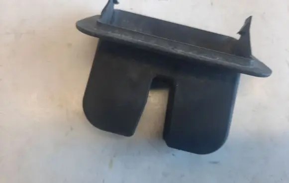 Audi A8 S8 D4 4H Tailgate/boot lid lock trim 4H0827520