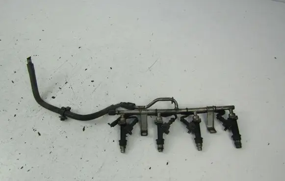 Opel Astra H Fuel main line pipe 