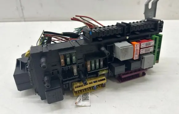 Mercedes-Benz C W204 Fuse module A2049060305