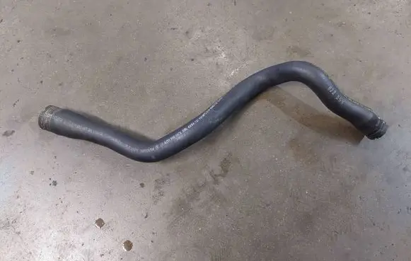Mercedes-Benz E W211 Engine coolant pipe/hose A2115000472