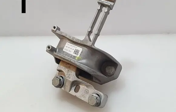 Engine mount bracket