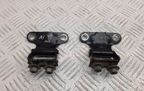 Toyota Avensis T250 Tailgate/trunk/boot hinge 6881005020
