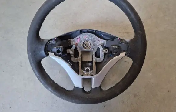 Mitsubishi L200 Steering wheel 