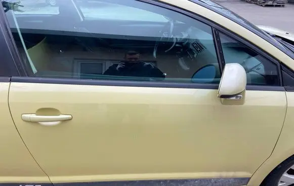 Citroen C4 I Front door 