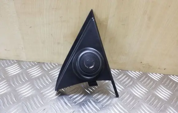 Front door high frequency speaker