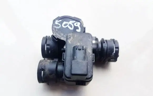 Mercedes-Benz E W211 Coolant heater control valve A2118320584