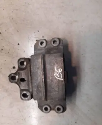 Volkswagen PASSAT B6 Engine mount bracket 3C0199555