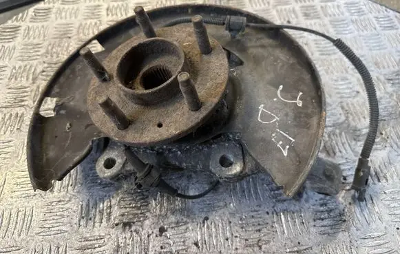 Opel Astra J Front wheel hub