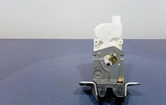 Mitsubishi Grandis Tailgate/trunk/boot lock/catch/latch 