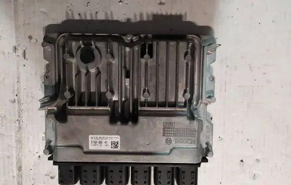 BMW X1 F48 F49 Engine control unit/module 5A2A68601 171059773 0281039026