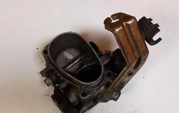 Renault Scenic I Throttle body valve 7700862385