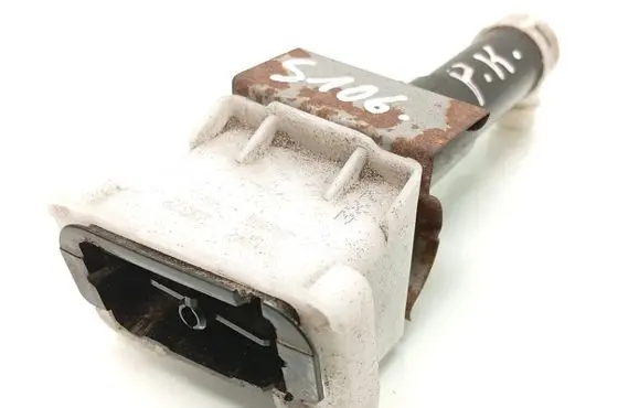 Nissan Leaf I (ZE0) Headlight washer spray nozzle 23372