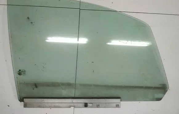 Opel Zafira B Front door window glass four-door AS2