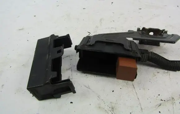 Opel Meriva A Battery bracket 93393749