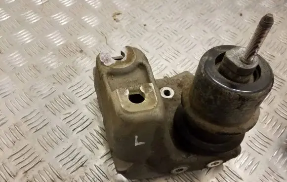 Subaru Outback (BS) Engine mounting bracket 1607043137