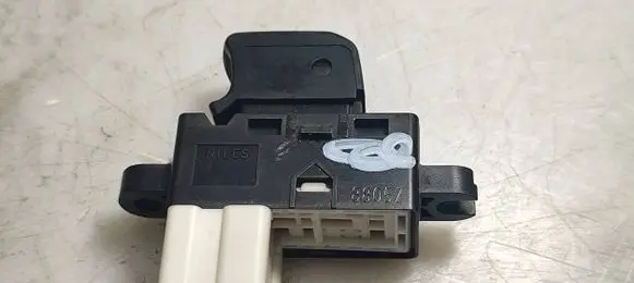 Subaru Forester SH Electric window control switch 8805Z