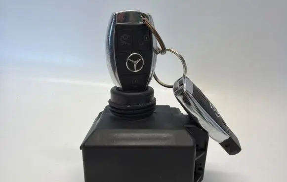 Mercedes-Benz E C207 W207 Ignition lock A2189053501 1010220000