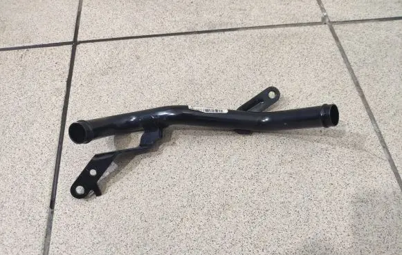 Engine coolant pipe/hose