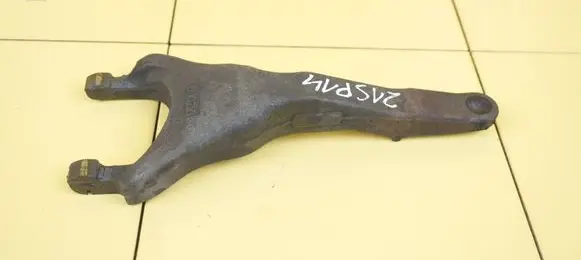 Toyota Avensis T270 Clutch release arm fork SPRZEGLA 21SP14