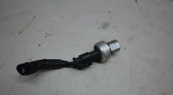 Chrysler Town u0026 Country V Air conditioning (A/C) pressure sensor 68156982AA