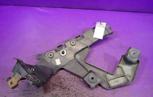 Renault Scenic II - Grand scenic II Front bumper mounting bracket 8200228452