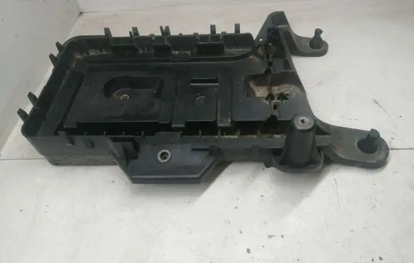 Volkswagen PASSAT B6 Battery tray 1K0915325A