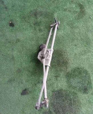 Mini One - Cooper Coupe R56 Front wiper linkage and motor 8377427