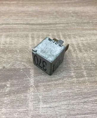 Audi A4 S4 B5 8D Other relay 8D0951253 370
