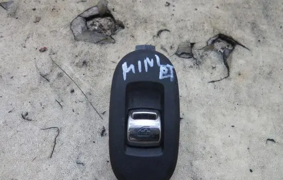 Mini One - Cooper F56 F55 Quarter vent window switch 9354866