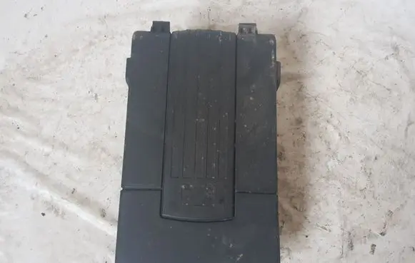 Volkswagen PASSAT B6 Battery box tray cover/lid 1K0915443A