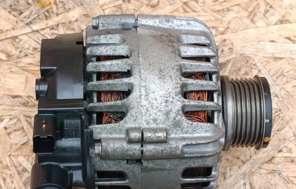 Opel Corsa F Generator/alternator 9835689480 FG12T163 2740473C