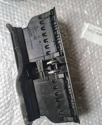 Volkswagen PASSAT B6 Dash center air vent grill 3C1819728E P0108668 T0024386