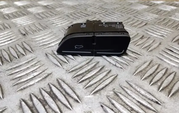 Ford Kuga II Tailgate opening switch AM5T14B436GB