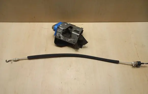 Audi A4 S4 B5 8D Rear door lock 8D0839016