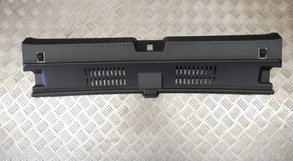 Trunk/boot sill cover protection