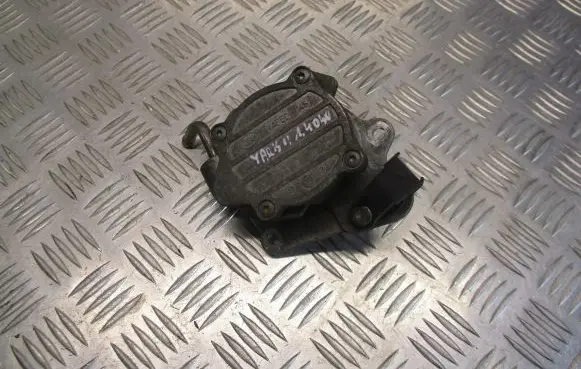 Toyota Yaris Vacuum pump