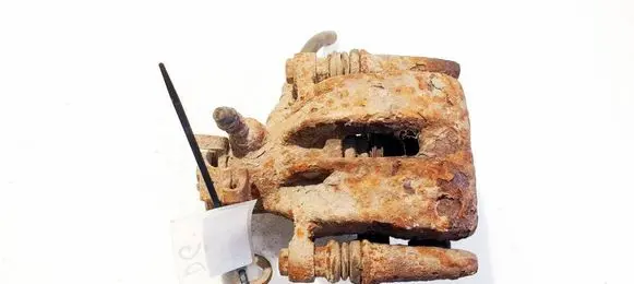 Rear brake caliper