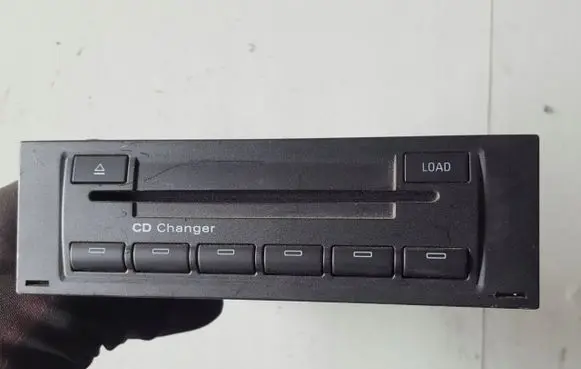 Audi A4 S4 B7 8E 8H CD/DVD changer 8E0035110D