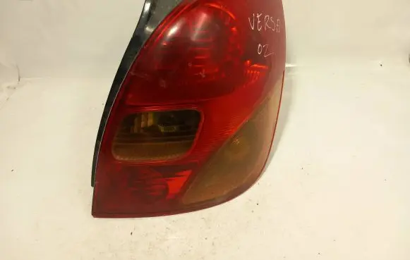 Toyota Corolla Verso AR10 Rear/tail lights e49824