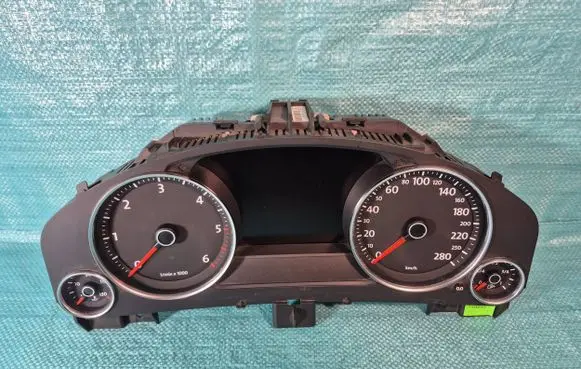 Volkswagen Touareg II Speedometer (instrument cluster) 7P6920880A 0263677001