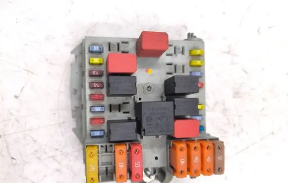 Alfa Romeo 159 Fuse module 0050504455057657