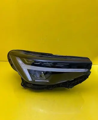 Volvo XC40 Headlight/headlamp 32404666