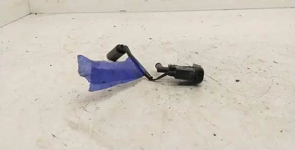 Windshield washer spray nozzle