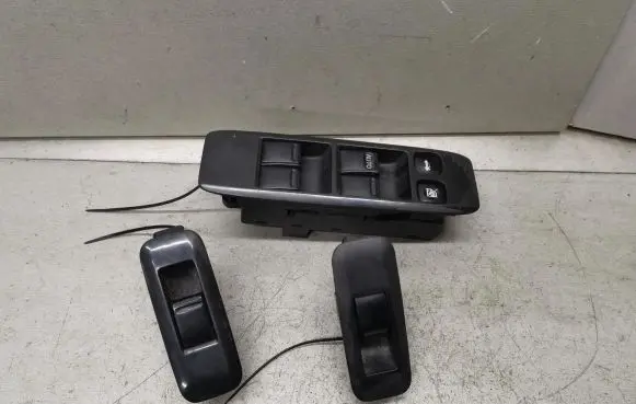 Nissan Primera Electric window control switch 80960BA000 25401AV640