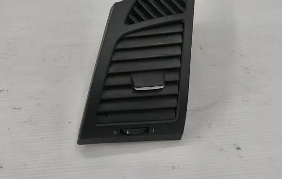 BMW 1 E81 E87 Dashboard side air vent grill/cover trim 7059187