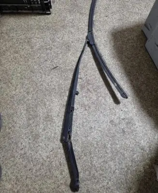 BMW 3 E46 Front wiper blade arm 8225993