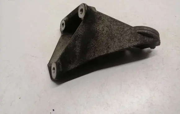 Volvo S80 Engine mounting bracket 9209961