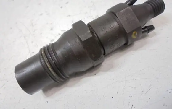 Volkswagen Golf IV Fuel injector 028130201C
