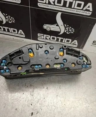 Mercedes-Benz E W210 Speedometer (instrument cluster) 2105405147 8457007